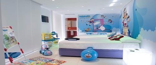 Habitación de Doraemon del Hotel del Juguete en Ibi, Alicante